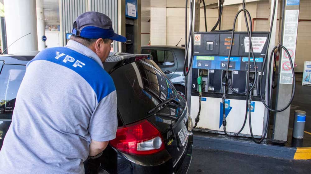 YPF aplicó una suba del 1% en combustibles y mantendrá el buffer hasta julio