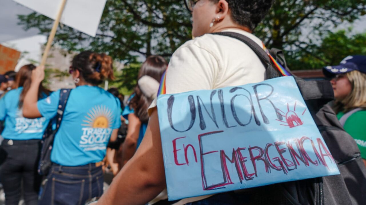 La Rioja: estudiantes y docentes marchan por la Ley de Financiamiento Universitario