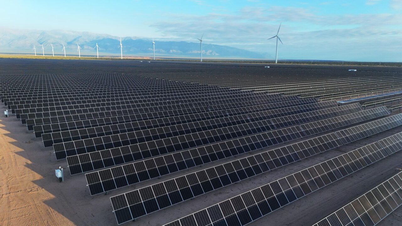 La Rioja inaugura un nuevo parque solar y refuerza su estrategia energética en medio de la crisis económica