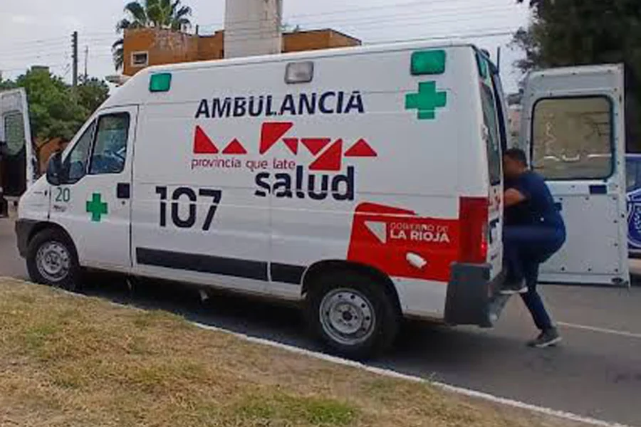 Nene herido al quedar su pie atrapado en la rueda de una moto