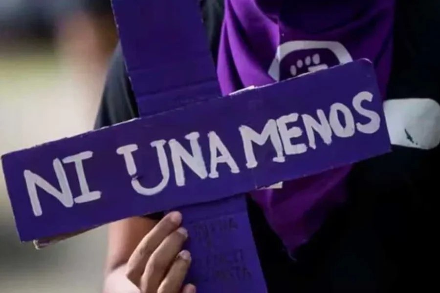 Violencia de género en 88 Viviendas: la arrojó desde el primer piso