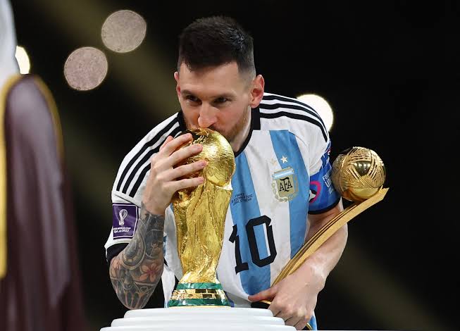 Retiro de Messi: las emotivas despedidas de Di María, De Paul y Paredes